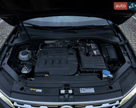 Серый Фольксваген Тигуан, объемом двигателя 2 л и пробегом 143 тыс. км за 29500 $, фото 71 на Automoto.ua