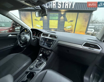 Сірий Фольксваген Тігуан, об'ємом двигуна 2 л та пробігом 62 тис. км за 21500 $, фото 28 на Automoto.ua