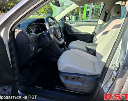 Сірий Фольксваген Тігуан, об'ємом двигуна 2 л та пробігом 147 тис. км за 21950 $, фото 9 на Automoto.ua