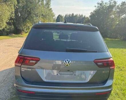 Сірий Фольксваген Тігуан, об'ємом двигуна 2 л та пробігом 103 тис. км за 13000 $, фото 3 на Automoto.ua