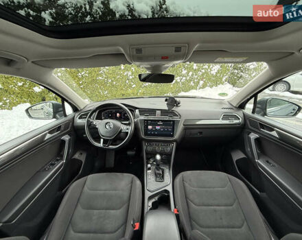 Серый Фольксваген Тигуан, объемом двигателя 2 л и пробегом 241 тыс. км за 26999 $, фото 4 на Automoto.ua