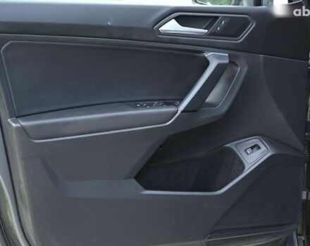 Сірий Фольксваген Тігуан, об'ємом двигуна 2 л та пробігом 63 тис. км за 19950 $, фото 17 на Automoto.ua