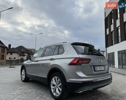 Серый Фольксваген Тигуан, объемом двигателя 2 л и пробегом 87 тыс. км за 23900 $, фото 11 на Automoto.ua