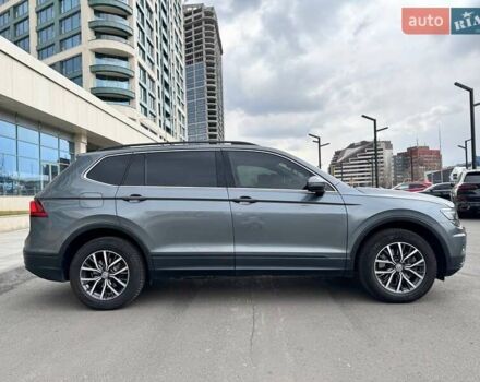 Сірий Фольксваген Тігуан, об'ємом двигуна 1.98 л та пробігом 112 тис. км за 22000 $, фото 3 на Automoto.ua