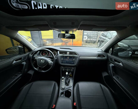 Сірий Фольксваген Тігуан, об'ємом двигуна 2 л та пробігом 62 тис. км за 21500 $, фото 35 на Automoto.ua