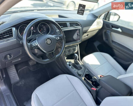 Сірий Фольксваген Тігуан, об'ємом двигуна 2 л та пробігом 122 тис. км за 17488 $, фото 8 на Automoto.ua