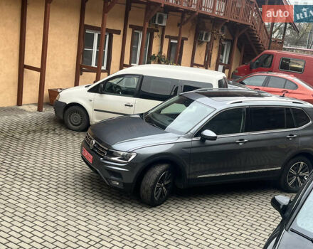 Серый Фольксваген Тигуан, объемом двигателя 2 л и пробегом 135 тыс. км за 18900 $, фото 6 на Automoto.ua
