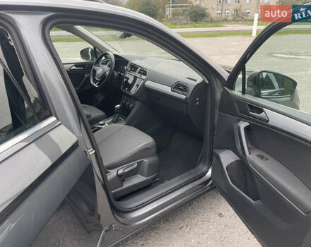 Серый Фольксваген Тигуан, объемом двигателя 1.97 л и пробегом 195 тыс. км за 28000 $, фото 11 на Automoto.ua