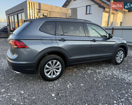 Серый Фольксваген Тигуан, объемом двигателя 2 л и пробегом 121 тыс. км за 16300 $, фото 12 на Automoto.ua