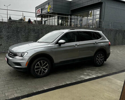 Сірий Фольксваген Тігуан, об'ємом двигуна 2 л та пробігом 195 тис. км за 16200 $, фото 4 на Automoto.ua