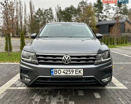 Серый Фольксваген Тигуан, объемом двигателя 1.98 л и пробегом 73 тыс. км за 22699 $, фото 2 на Automoto.ua
