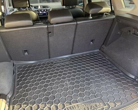 Серый Фольксваген Тигуан, объемом двигателя 1.97 л и пробегом 76 тыс. км за 28000 $, фото 5 на Automoto.ua