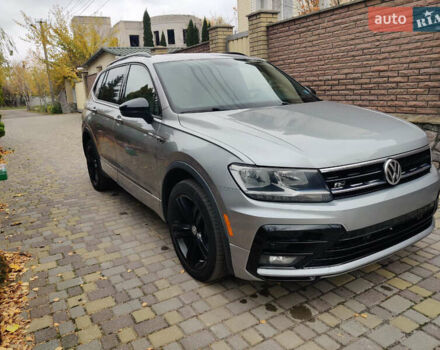 Серый Фольксваген Тигуан, объемом двигателя 2 л и пробегом 298 тыс. км за 17500 $, фото 5 на Automoto.ua