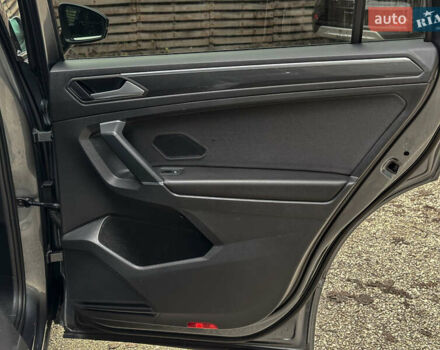 Сірий Фольксваген Тігуан, об'ємом двигуна 1.98 л та пробігом 230 тис. км за 27700 $, фото 125 на Automoto.ua