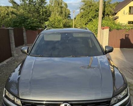 Серый Фольксваген Тигуан, объемом двигателя 1.97 л и пробегом 76 тыс. км за 28000 $, фото 2 на Automoto.ua