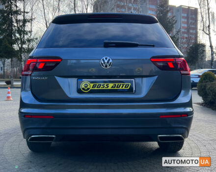 Сірий Фольксваген Тігуан, об'ємом двигуна 2 л та пробігом 136 тис. км за 19300 $, фото 5 на Automoto.ua