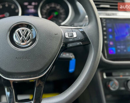 Серый Фольксваген Тигуан, объемом двигателя 2 л и пробегом 53 тыс. км за 19650 $, фото 20 на Automoto.ua