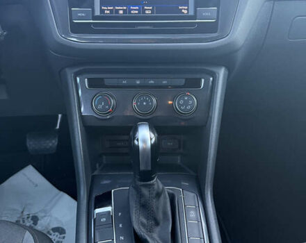 Серый Фольксваген Тигуан, объемом двигателя 2 л и пробегом 121 тыс. км за 16300 $, фото 17 на Automoto.ua