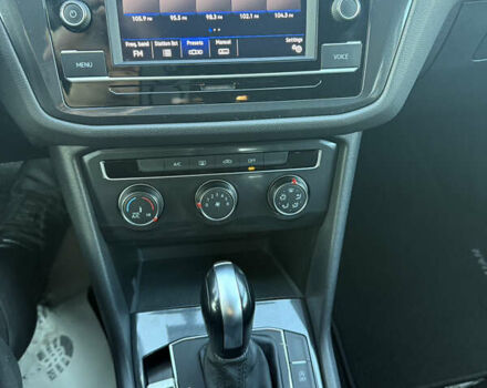 Серый Фольксваген Тигуан, объемом двигателя 2 л и пробегом 121 тыс. км за 16300 $, фото 28 на Automoto.ua