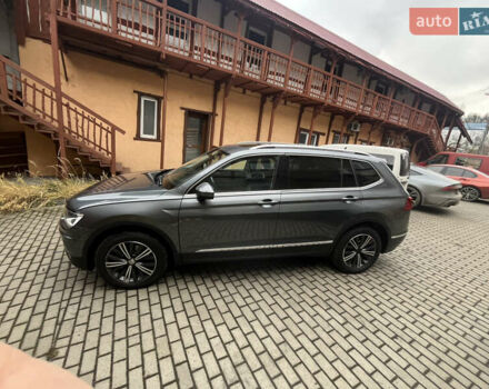 Серый Фольксваген Тигуан, объемом двигателя 2 л и пробегом 135 тыс. км за 18900 $, фото 5 на Automoto.ua