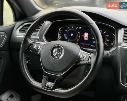 Сірий Фольксваген Тігуан, об'ємом двигуна 2 л та пробігом 40 тис. км за 28200 $, фото 11 на Automoto.ua