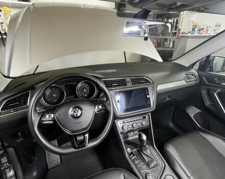 Сірий Фольксваген Тігуан, об'ємом двигуна 1.98 л та пробігом 113 тис. км за 19000 $, фото 14 на Automoto.ua