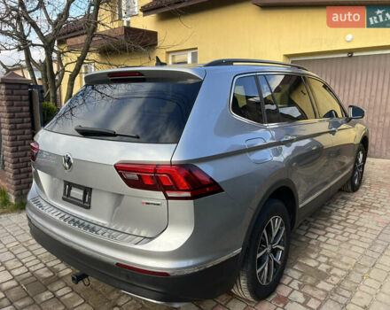 Серый Фольксваген Тигуан, объемом двигателя 1.98 л и пробегом 110 тыс. км за 17500 $, фото 3 на Automoto.ua