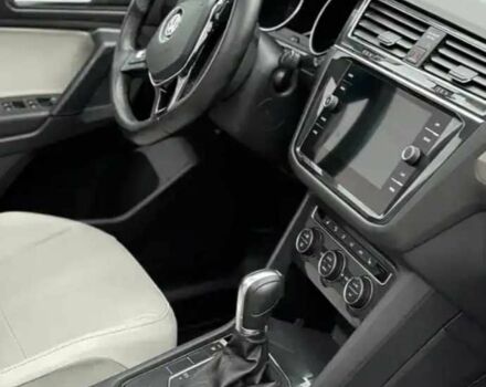 Серый Фольксваген Тигуан, объемом двигателя 2 л и пробегом 130 тыс. км за 14500 $, фото 7 на Automoto.ua