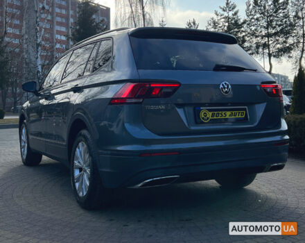Сірий Фольксваген Тігуан, об'ємом двигуна 2 л та пробігом 136 тис. км за 19300 $, фото 4 на Automoto.ua