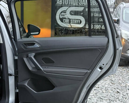 Сірий Фольксваген Тігуан, об'ємом двигуна 2 л та пробігом 62 тис. км за 21500 $, фото 38 на Automoto.ua