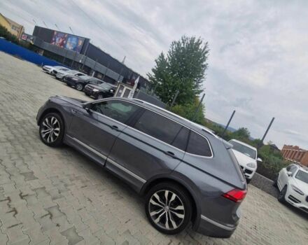 Серый Фольксваген Тигуан, объемом двигателя 2 л и пробегом 214 тыс. км за 21800 $, фото 3 на Automoto.ua