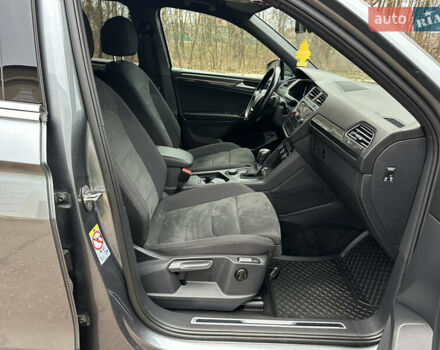 Серый Фольксваген Тигуан, объемом двигателя 1.97 л и пробегом 230 тыс. км за 27100 $, фото 29 на Automoto.ua