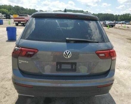 Серый Фольксваген Тигуан, объемом двигателя 2 л и пробегом 104 тыс. км за 4200 $, фото 5 на Automoto.ua