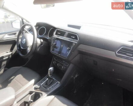 Серый Фольксваген Тигуан, объемом двигателя 2.01 л и пробегом 114 тыс. км за 11600 $, фото 4 на Automoto.ua