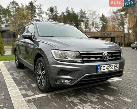 Серый Фольксваген Тигуан, объемом двигателя 1.98 л и пробегом 73 тыс. км за 22699 $, фото 3 на Automoto.ua
