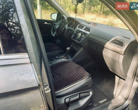 Сірий Фольксваген Тігуан, об'ємом двигуна 1.98 л та пробігом 103 тис. км за 20000 $, фото 4 на Automoto.ua