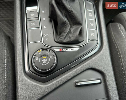 Серый Фольксваген Тигуан, объемом двигателя 1.97 л и пробегом 230 тыс. км за 27100 $, фото 35 на Automoto.ua