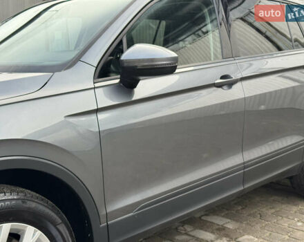 Серый Фольксваген Тигуан, объемом двигателя 2 л и пробегом 190 тыс. км за 15950 $, фото 27 на Automoto.ua