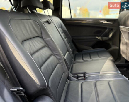 Серый Фольксваген Тигуан, объемом двигателя 2 л и пробегом 295 тыс. км за 25900 $, фото 11 на Automoto.ua