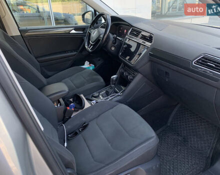 Серый Фольксваген Тигуан, объемом двигателя 1.98 л и пробегом 295 тыс. км за 19500 $, фото 10 на Automoto.ua