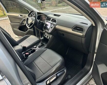 Сірий Фольксваген Тігуан, об'ємом двигуна 2 л та пробігом 84 тис. км за 18500 $, фото 2 на Automoto.ua