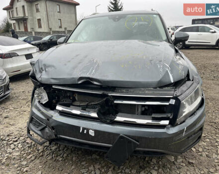 Сірий Фольксваген Тігуан, об'ємом двигуна 2 л та пробігом 176 тис. км за 13500 $, фото 6 на Automoto.ua