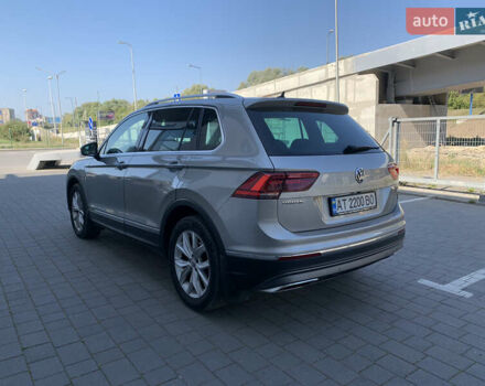 Серый Фольксваген Тигуан, объемом двигателя 1.98 л и пробегом 295 тыс. км за 19500 $, фото 2 на Automoto.ua
