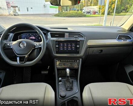 Сірий Фольксваген Тігуан, об'ємом двигуна 2 л та пробігом 147 тис. км за 21950 $, фото 7 на Automoto.ua