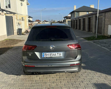 Серый Фольксваген Тигуан, объемом двигателя 1.98 л и пробегом 70 тыс. км за 26000 $, фото 3 на Automoto.ua