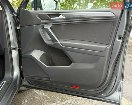 Серый Фольксваген Тигуан, объемом двигателя 2 л и пробегом 241 тыс. км за 26999 $, фото 56 на Automoto.ua