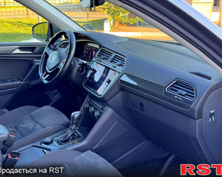 Серый Фольксваген Тигуан, объемом двигателя 2 л и пробегом 237 тыс. км за 28950 $, фото 7 на Automoto.ua