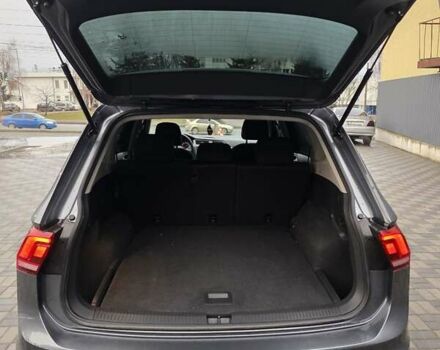 Серый Фольксваген Тигуан, объемом двигателя 2 л и пробегом 186 тыс. км за 14849 $, фото 17 на Automoto.ua