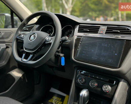 Серый Фольксваген Тигуан, объемом двигателя 2 л и пробегом 53 тыс. км за 19650 $, фото 12 на Automoto.ua