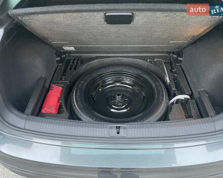 Серый Фольксваген Тигуан, объемом двигателя 1.97 л и пробегом 195 тыс. км за 28000 $, фото 28 на Automoto.ua